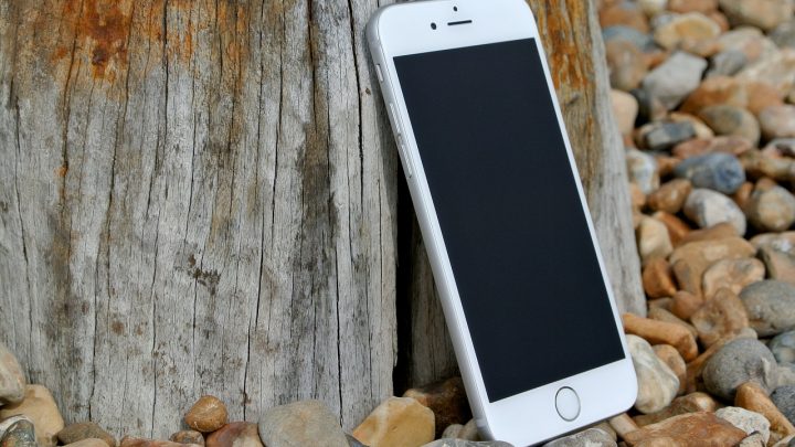 Wymiana ekranu iPhone 8 – co wchodzi w skład usługi?